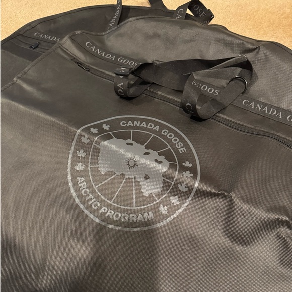 Canada Goose 100% Authentic - Picture 8 of 9